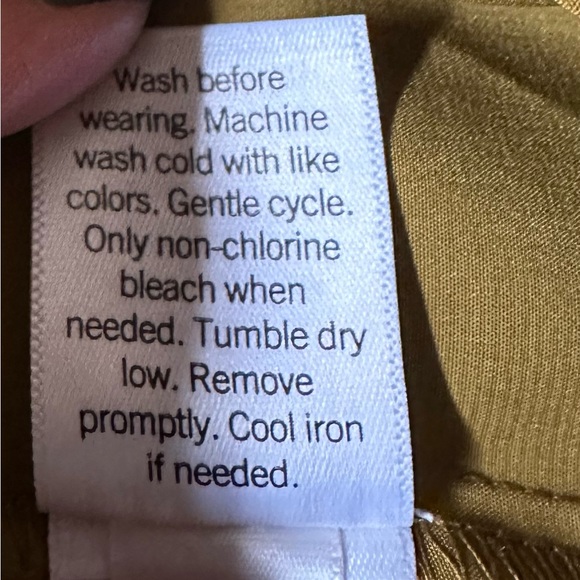 NWOT Women’s Nine West Drapey Button down shirt Sz XS - Picture 7 of 7